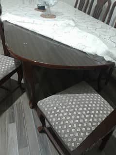 solid wood 8 seater dinning table in good condition