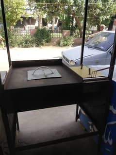 table with fryer & hot plate