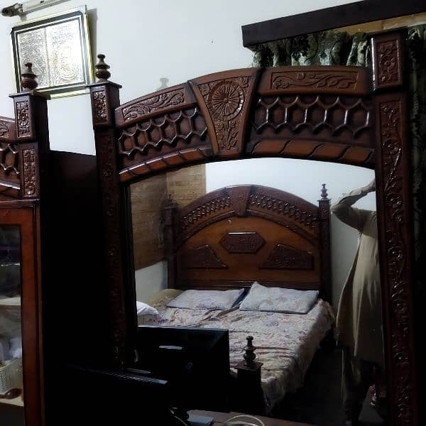 bed with site tables bartan wali almari aur dressing for sale 2