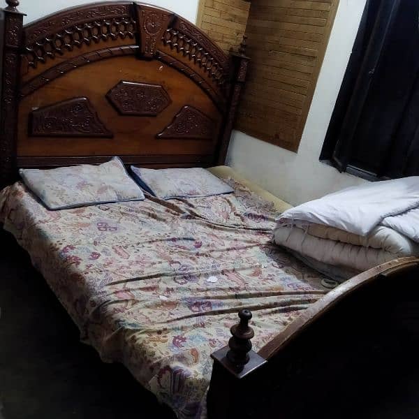 bed with site tables bartan wali almari aur dressing for sale 4