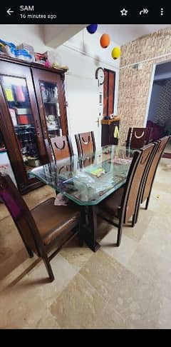 Dinning table in good condition 6 seater