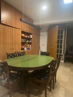 wodden dining table