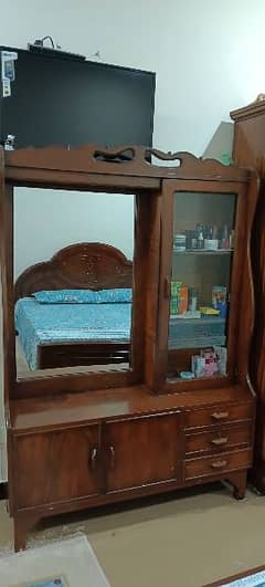 Dressing table for sale in very well condition