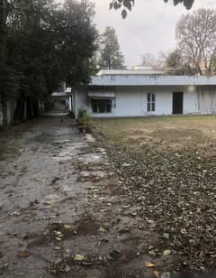 2133 Square Yard Demolish Able House Available For Sale In G-6/3