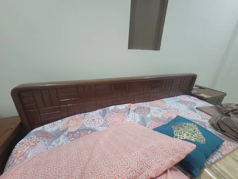 King size(6.5 ft* 6 ft) bed set for sale in oak wood without mattress 2