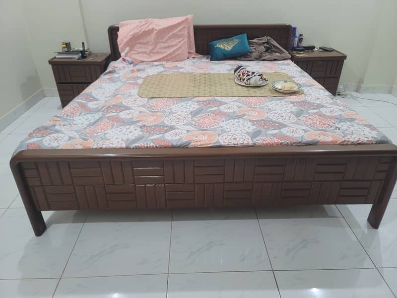 King size(6.5 ft* 6 ft) bed set for sale in oak wood without mattress 3