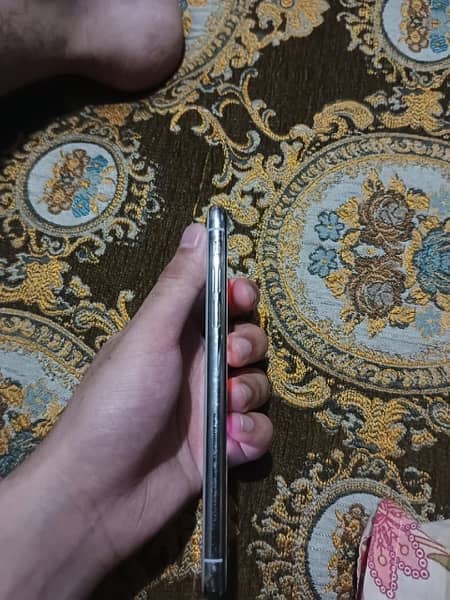 iphone xs 3