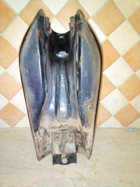 Honda 125 fuel tank model 2010 1