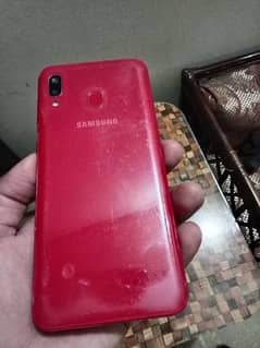 samsung A20 in good condition only mobile nd box
