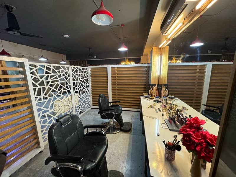 Beauty Salon (Business For Salon)monthly rent 60k Only 9