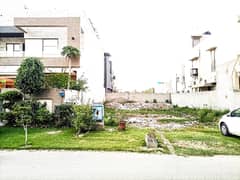 10 MARLA HOT LOCALITY PLOT FOR URGENT SALE IN PARAGON CITY