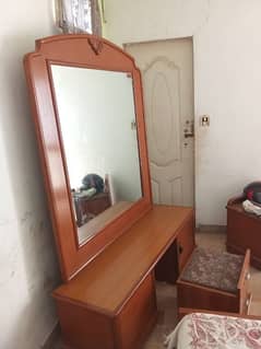 Dressing table with marrir Available