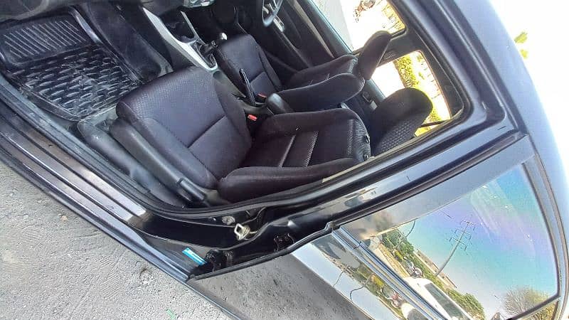 Honda City 1.3 menual model 2011.165000 drivin best condition 4