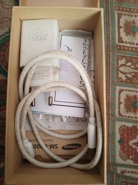 Samsung Galaxy S5 With Box and Charger more details in Description 5