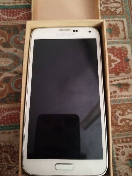 Samsung Galaxy S5 With Box and Charger more details in Description 8