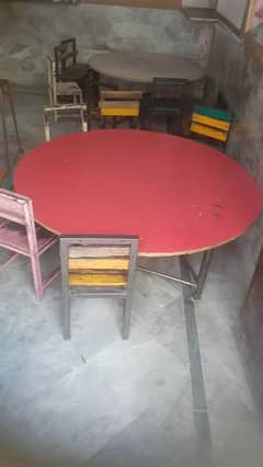 sctudent chair big n small and round tables