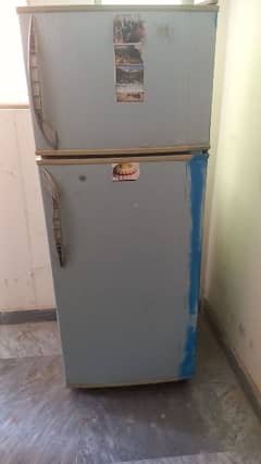 Medium Refrigerator used