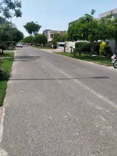 Shah Jamal close to ichhra zaildar Park 26 Marla house lower portion best for office for any godown