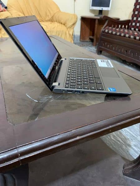 Acer C740  Slimmest 5th generation laptop 4gb ram 128gb ssd 3