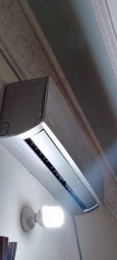 KENWOOD 1.5 TON SPLIT AC FOR SALE IN NEW CONDITION.