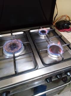 3 burners stove with oven