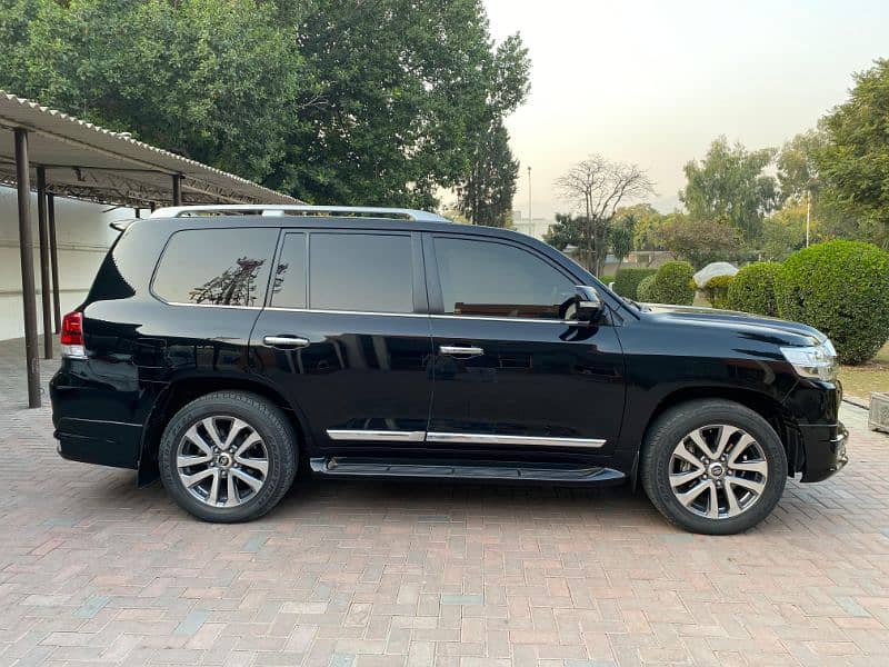 Land Cruiser V8 2017/2023 Reg 2024 25689KMS Used ISB Reg Geniune100% 14