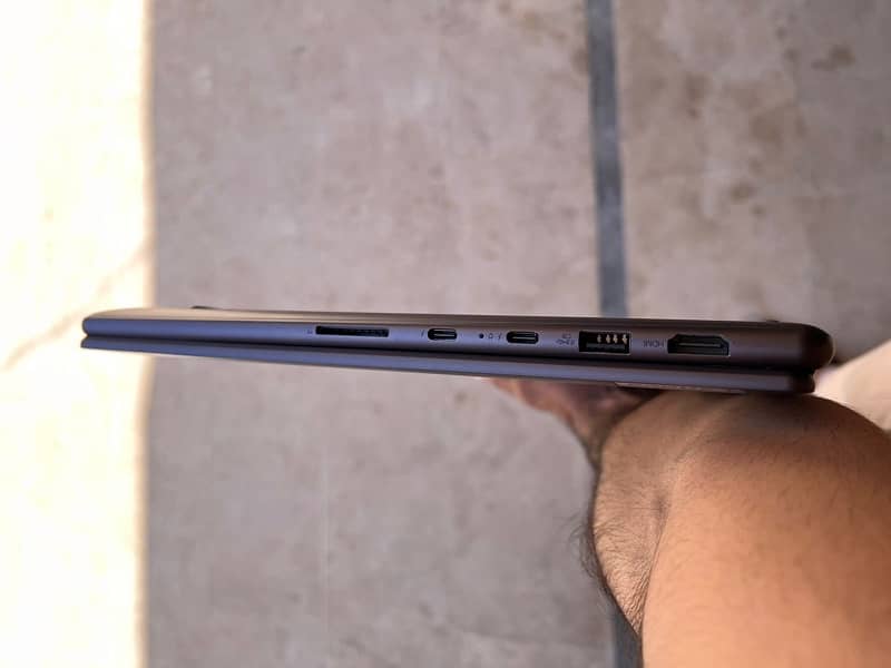 Lenovo yoga 7 12th gen 8gb 256gb ssd 2