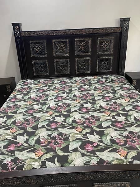 wooden king size bed for sell without mattress, mattress is for 10k 5