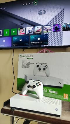 Xbox One S - 1 TB - With Box
