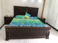 Wood bed with 2 side tables