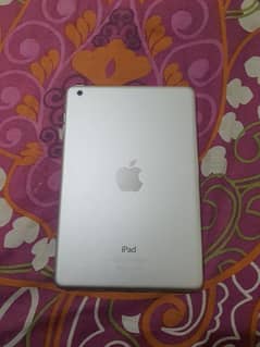 ipad mini 1 available in 10/10 condition .