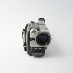 Vintage Sony Handycam Vision CCD-TRV37 Video 8 analog camcorder camera