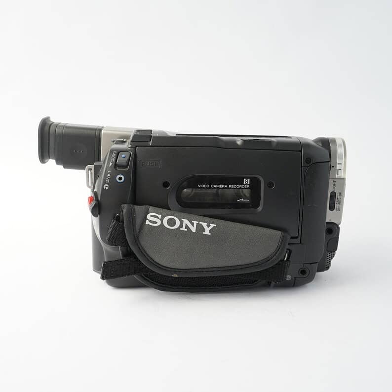 Sony Handycam Vision CCD-TRV37 Video 8 analog camcorder camera 1