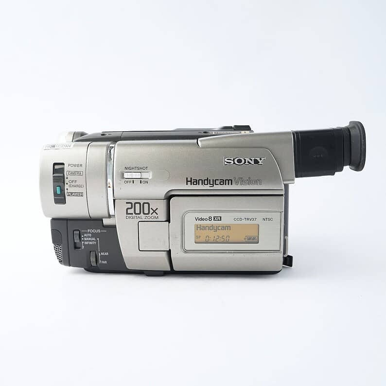 Sony Handycam Vision CCD-TRV37 Video 8 analog camcorder camera 3