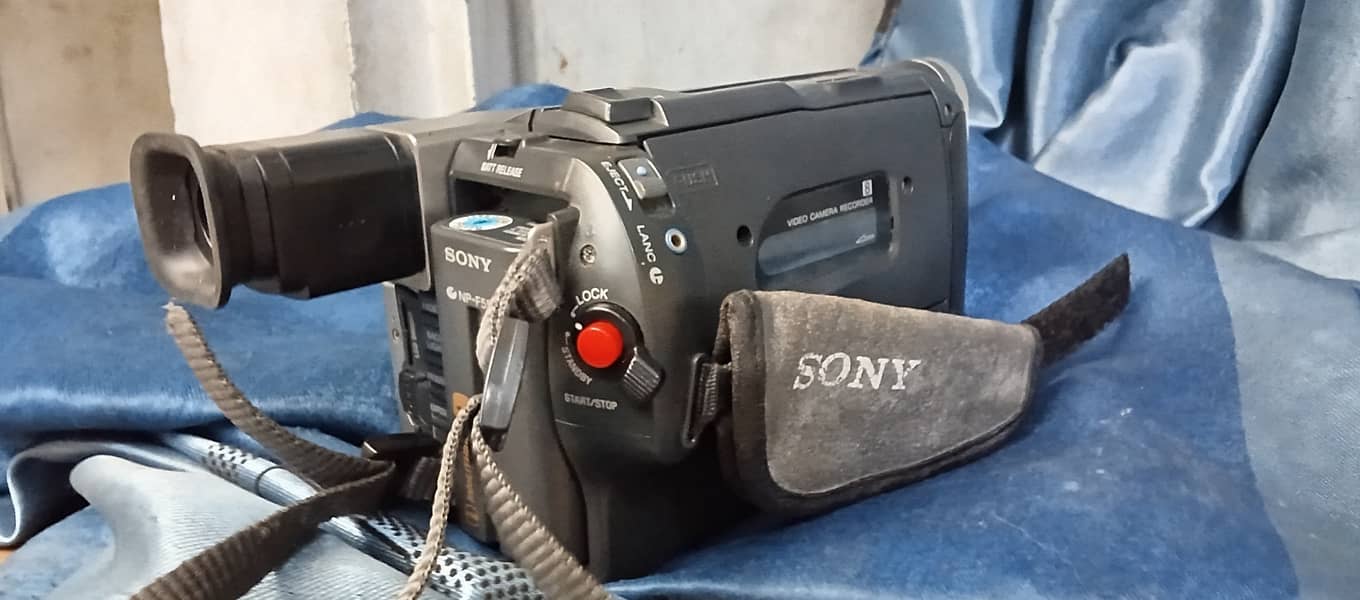 Sony Handycam Vision CCD-TRV37 Video 8 analog camcorder camera 7