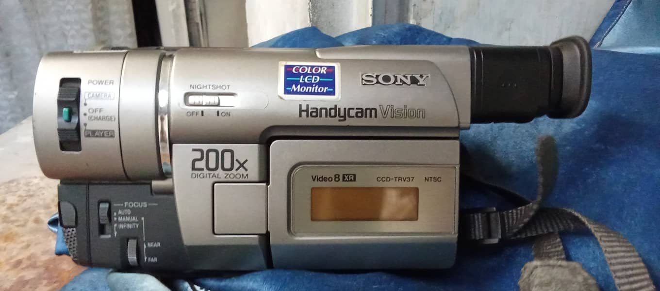 Sony Handycam Vision CCD-TRV37 Video 8 analog camcorder camera 8