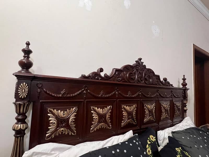 KING SIZE WOODEN BED 2
