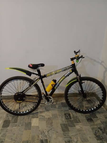 sportive cycle with front disc brakes and smooth jumpe, slightly used 2
