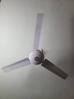 Selling Paramount Ceiling fan