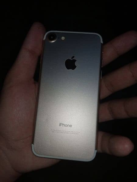 iphone 7 Pta approved 128 gb golden color 3