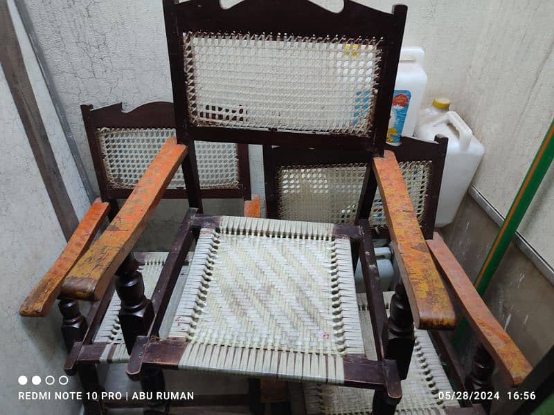 3۔chairs 2