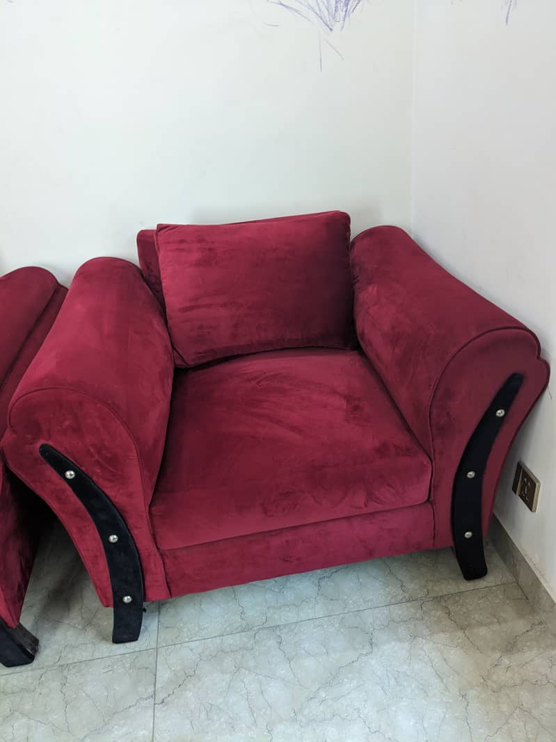 Sofa is sold in good price 3