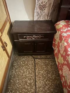 dresing table and two side table