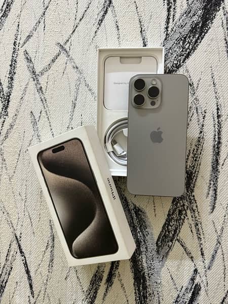 iPhone 15 Pro Max 256gb HK Complete Box 0