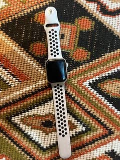 Iphone series 5 sport watch only 25 days used 80 bettry health