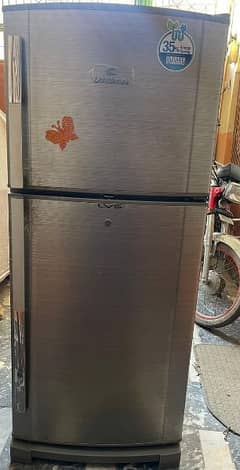 Dawlance Refrigerator Medium Size Read full add plzz
