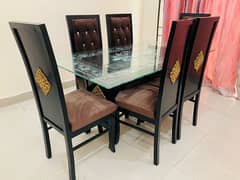 Designer , 6 seater dining table in excellent condition