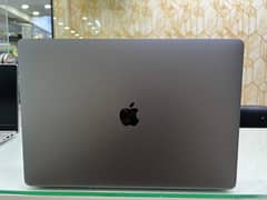 MacBook pro 2017 | 2tb ssd | 4gb GPU | 15 inch