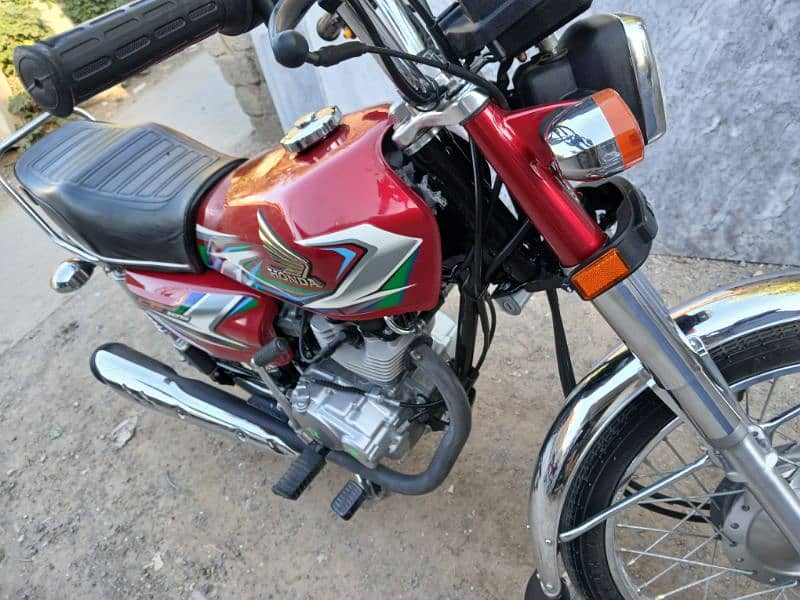 Honda CG 125. Model 22/23.  Islamabad Registered Hai 2