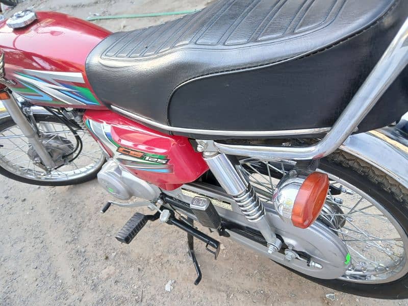 Honda CG 125. Model 22/23.  Islamabad Registered Hai 5